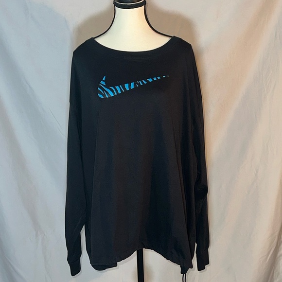 Nike Tops - Nike • Blue Zebra Pullover • size 3XL